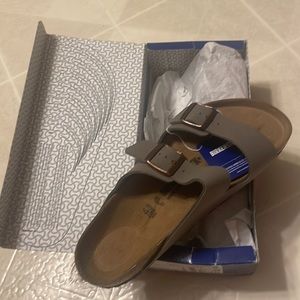 New with tags Birkenstock Arizona mens 10-10.5 womens 12-12.5 European size 43
